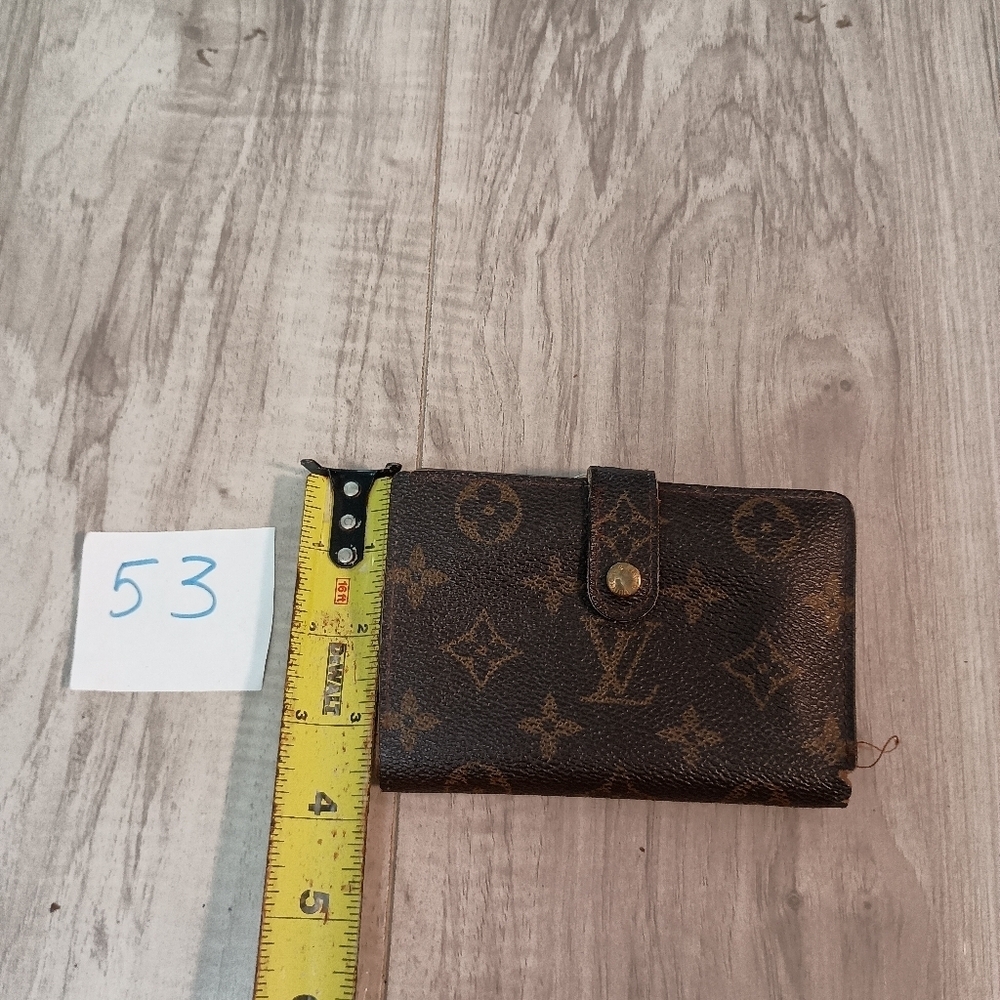 LOUIS VUITTON French Kisslock Wallet | Monogram - Picture 16 of 16